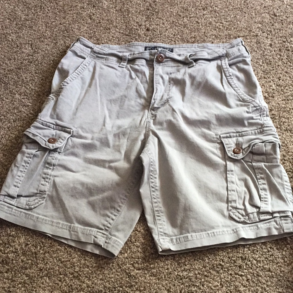 American eagle classic cargo shorts 36